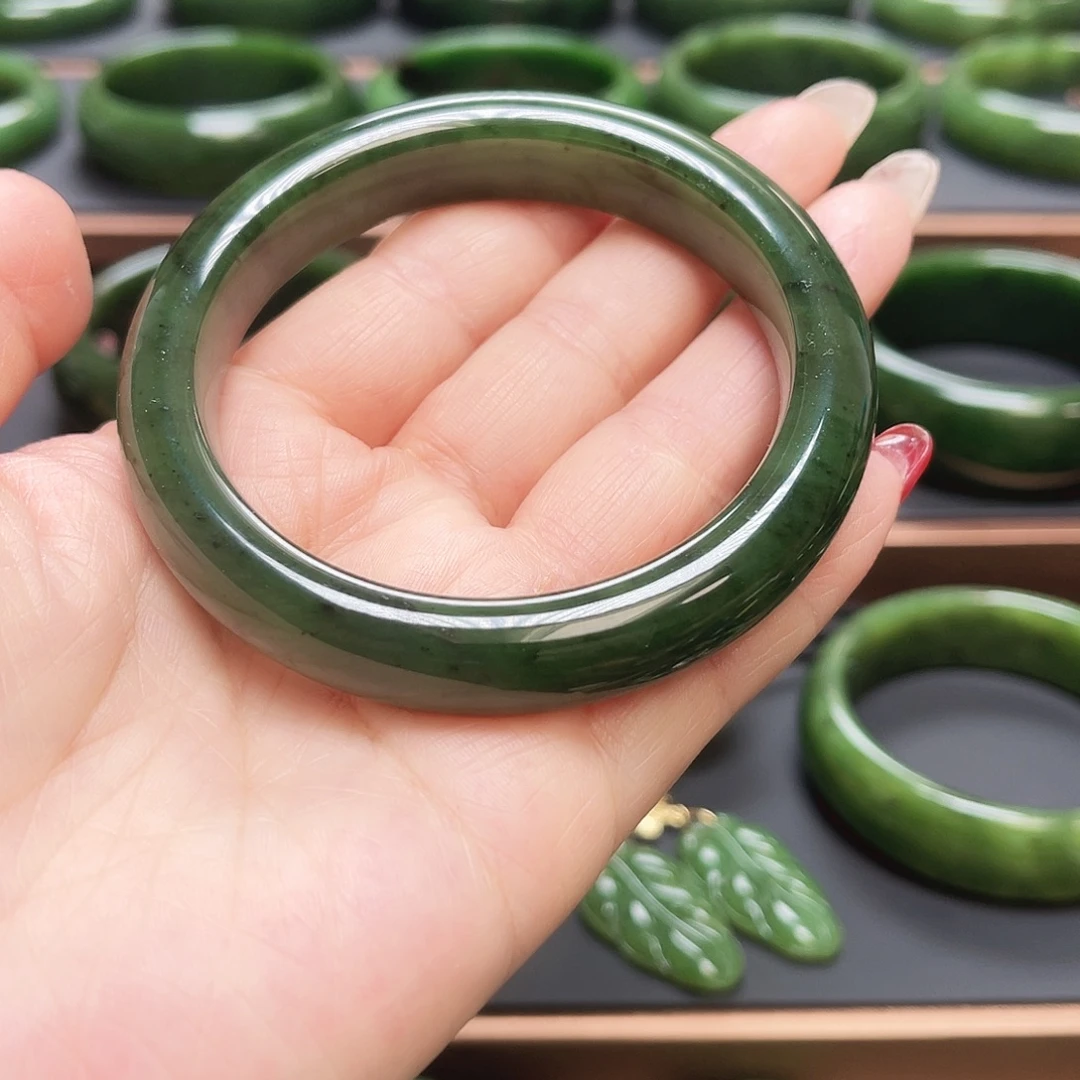 和田玉（碧玉）未镶嵌手镯