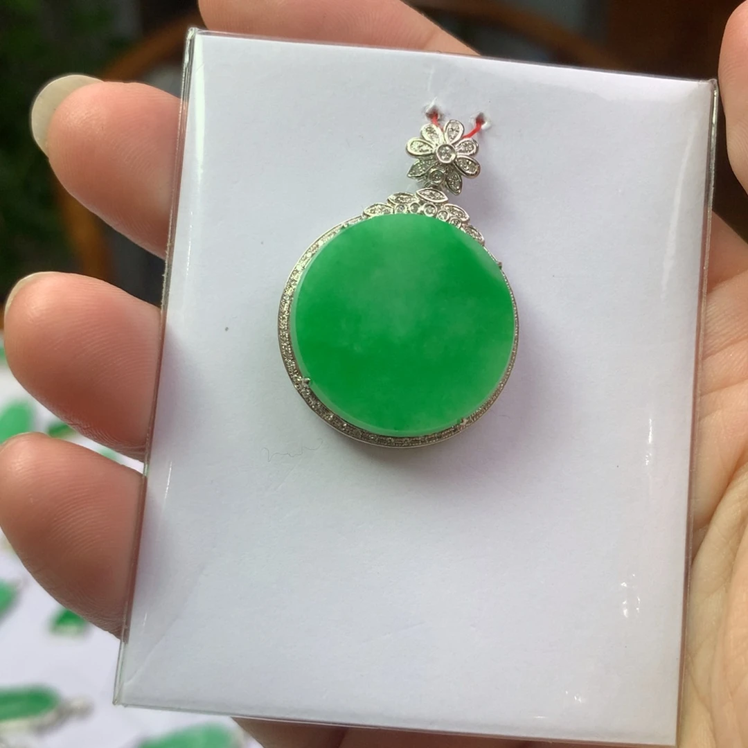 翡翠18K金镶嵌颈饰翡翠首饰