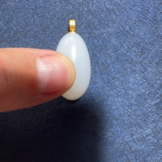 和田玉（糖玉）18K金镶嵌颈饰