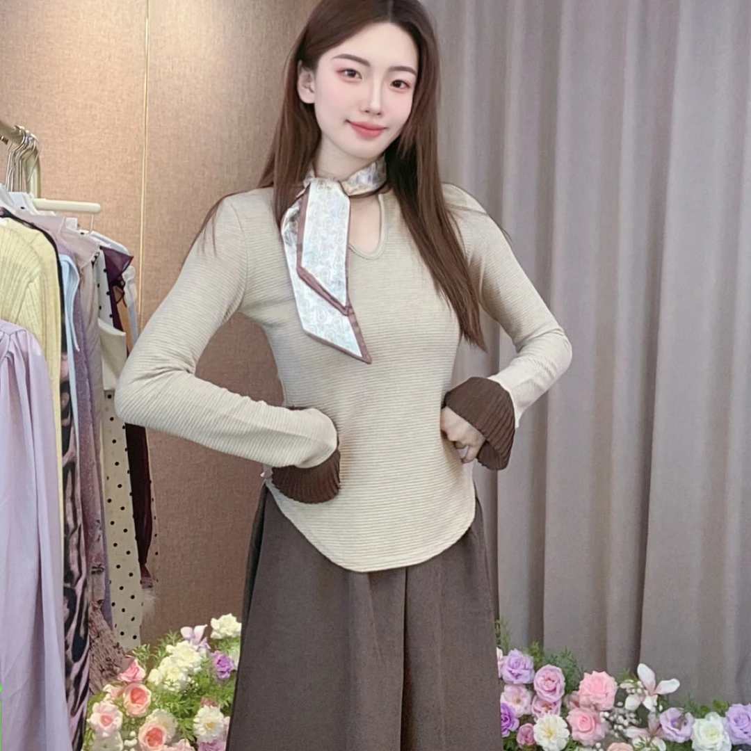 2025秋季新款巨好看一整套女早秋V领针织衫+高腰半身裙丝巾三件套