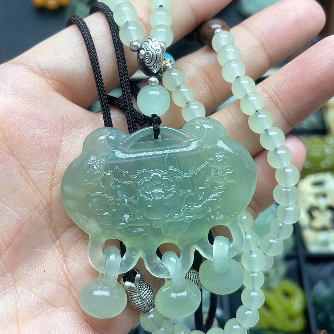蛇纹石玉未镶嵌颈饰