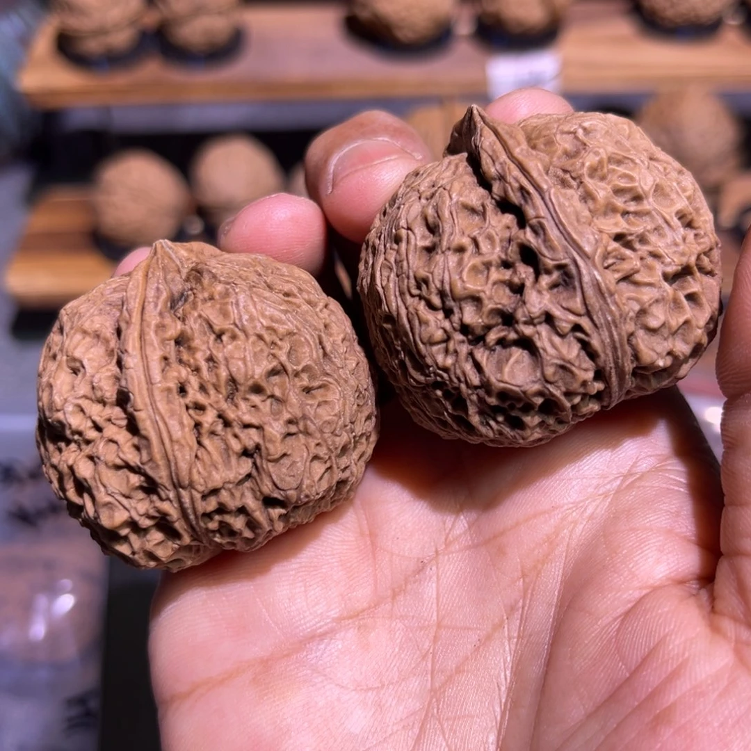 文玩核桃把件红旺云铁27号41mm