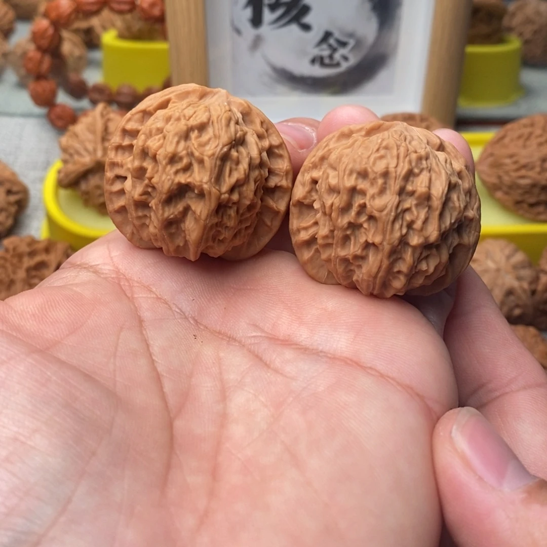吊坠文玩核桃红豆狮子头38