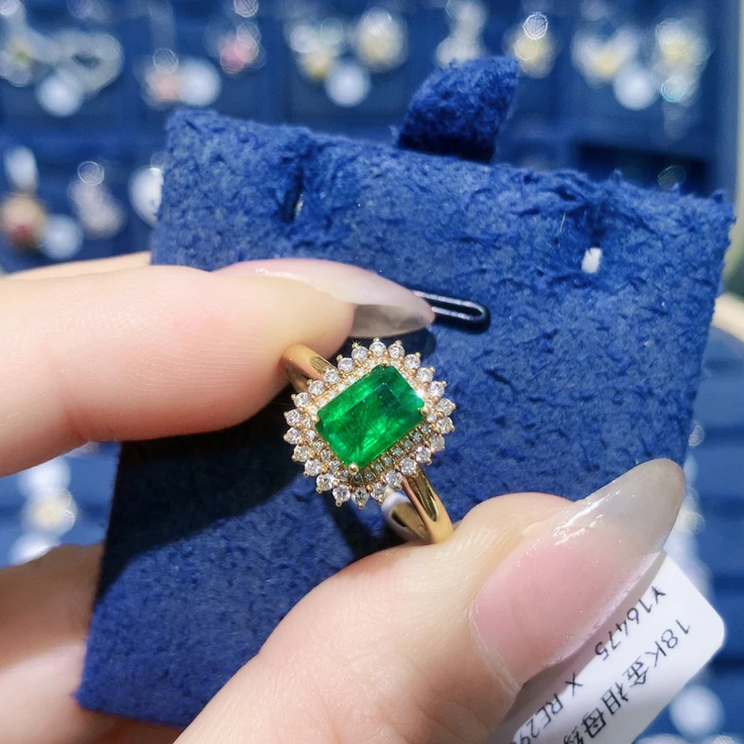 【闪购商品】18K金镶嵌戒指祖母绿