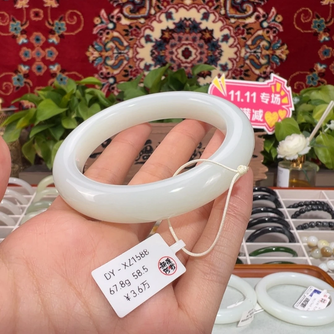 和田玉未镶嵌手镯优雅羊脂白玉手镯