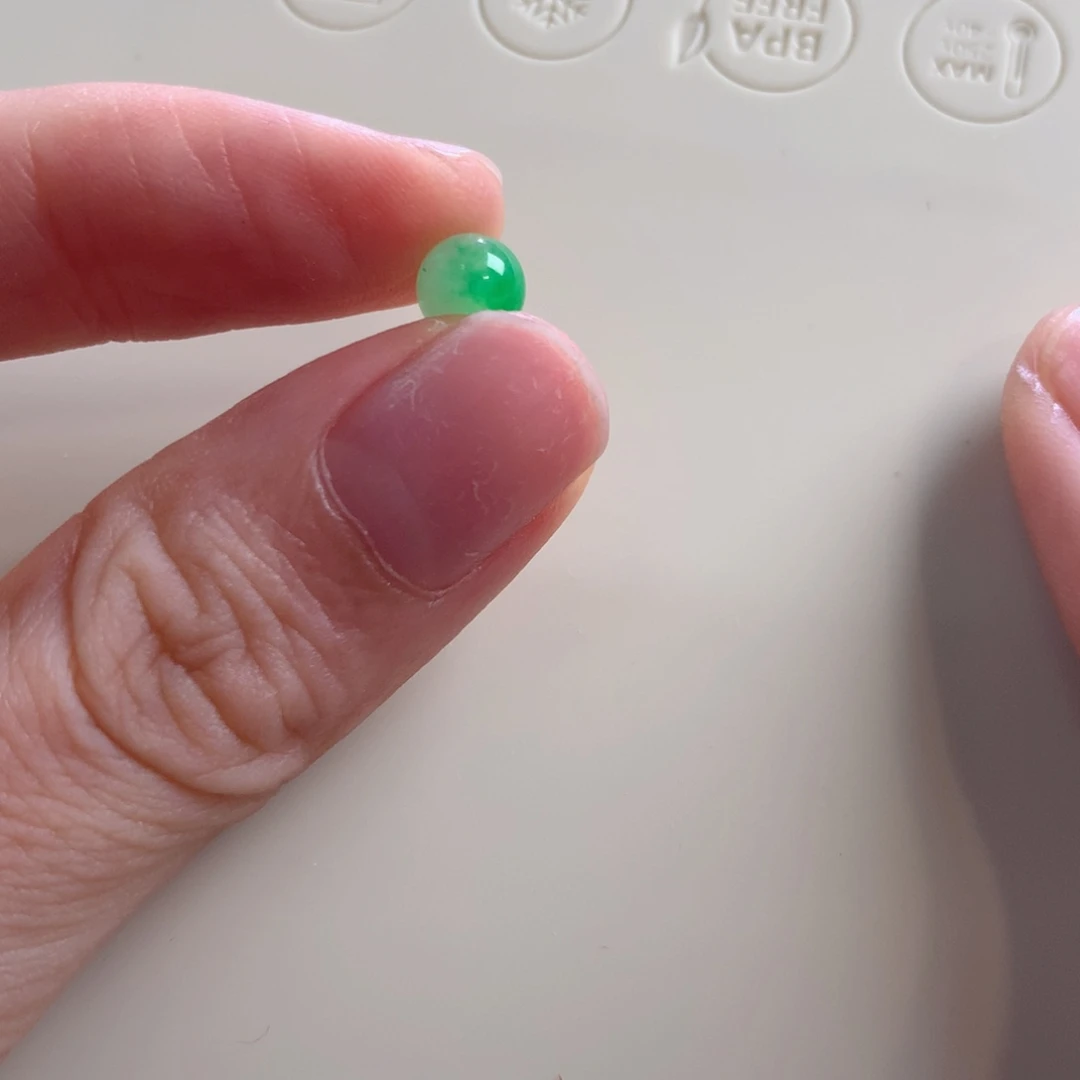 翡翠裸石绝**饼珠子翡翠绿