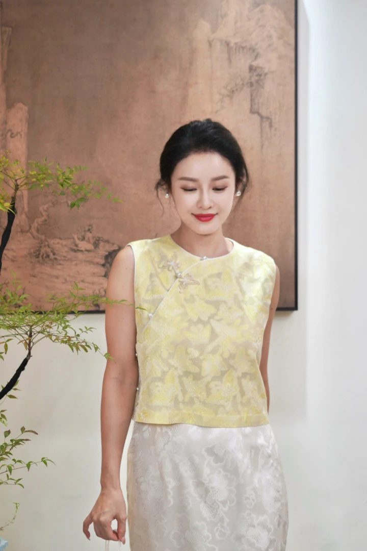 【高级定制】翠裳·非遗“李德喜”织金蝴蝶花罗斜襟短款马甲