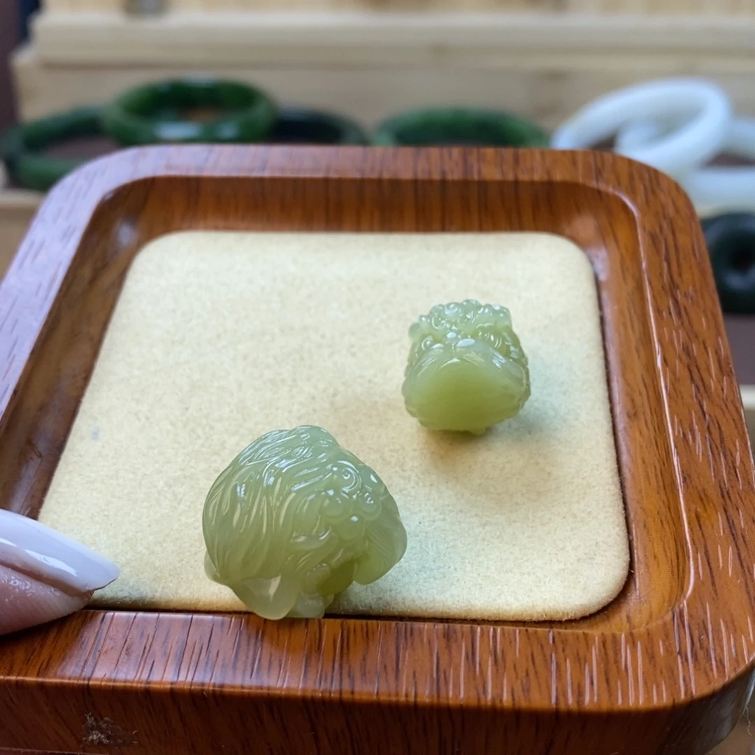 和田玉未镶嵌颈饰花**隐