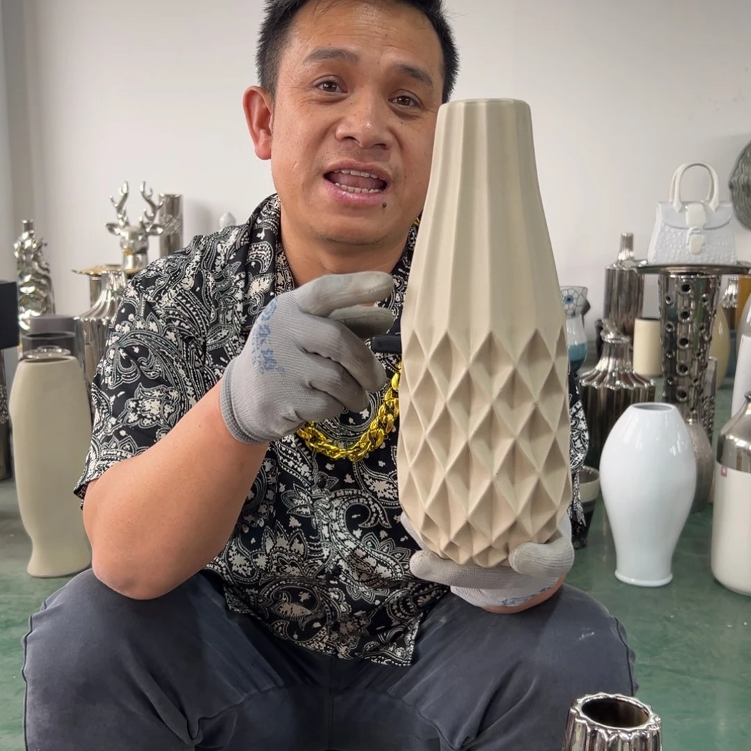 摆件13 号高中低温陶瓷瓶（部分微瑕）