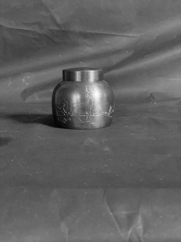 纯锡马蹄形雕刻茶叶罐