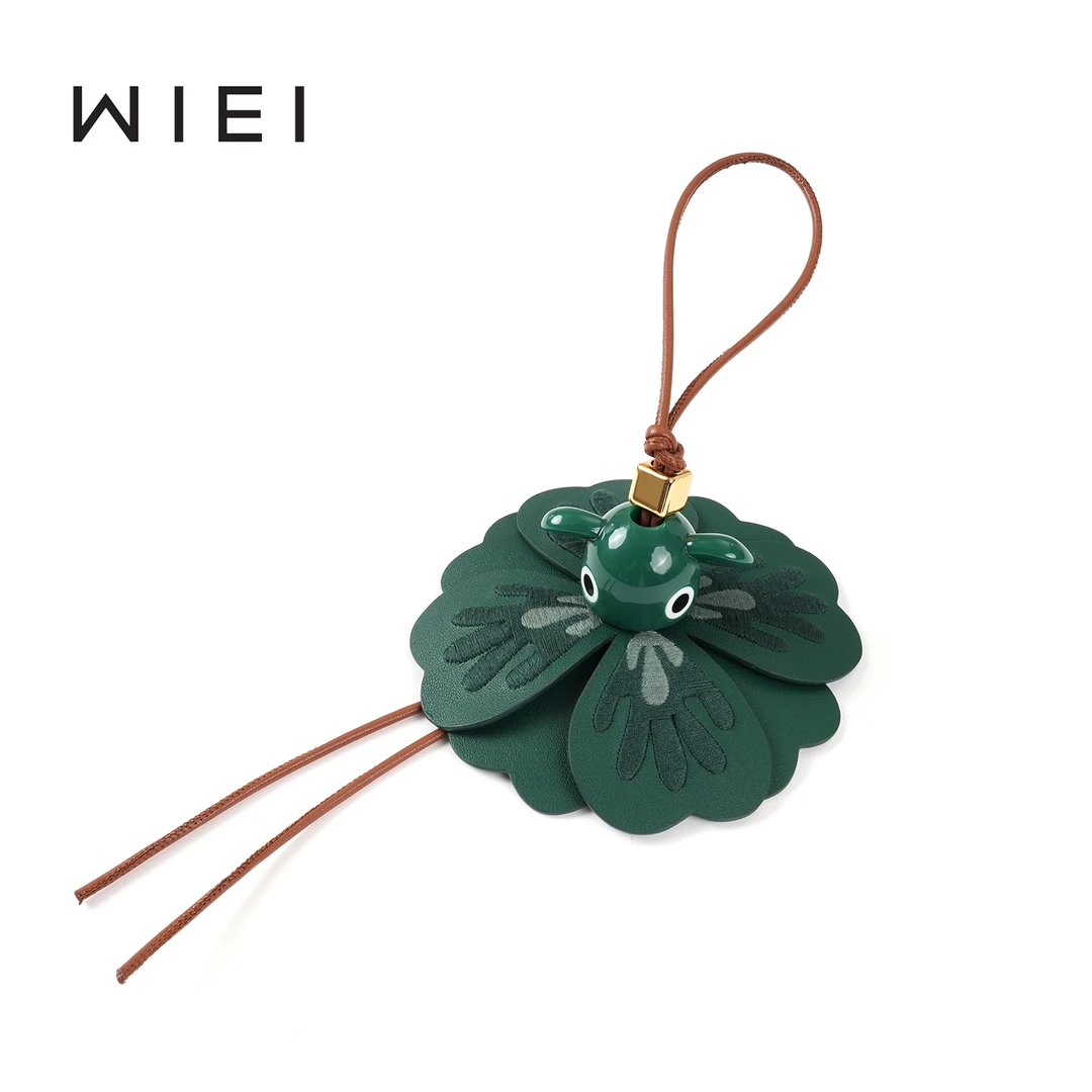 《WI EI》小精灵包包挂饰 皮质钥匙扣配饰 W25211083