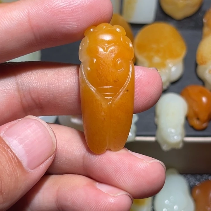 如***月和田玉未镶嵌颈饰