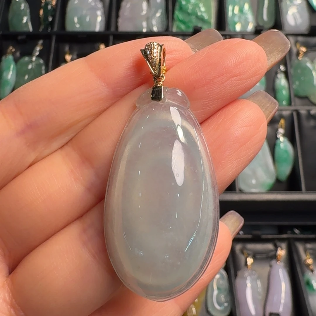 翡翠18K金镶嵌颈饰福贝