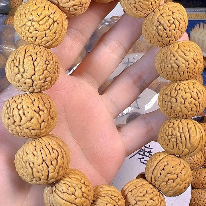 小***信吊坠桃核肌肉肥齐小手持
