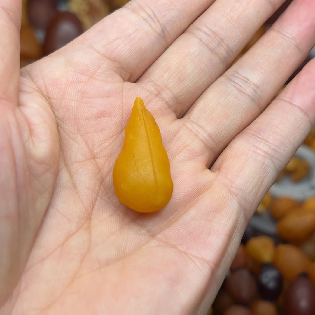 未镶嵌琥珀裸石天然蜜蜡吊坠