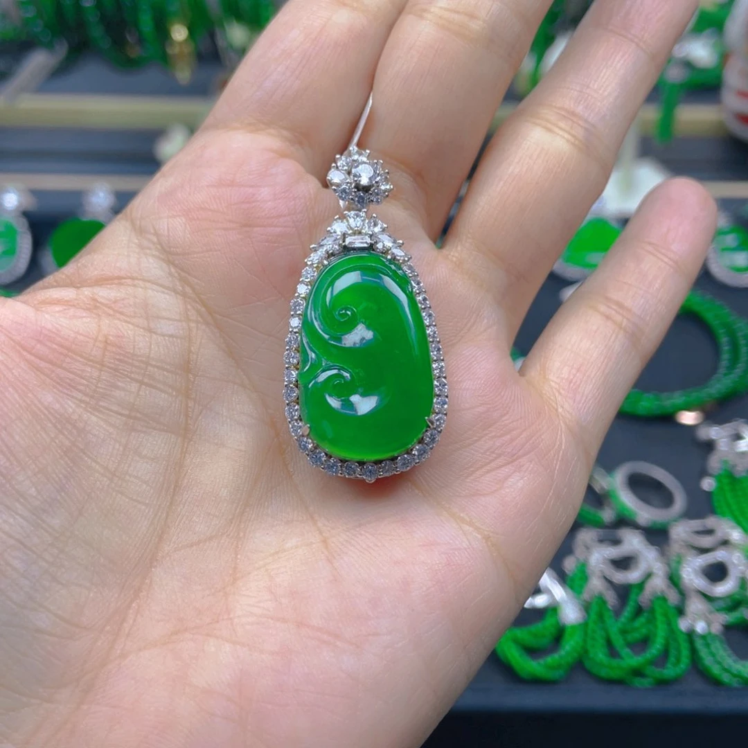 颈饰未镶嵌翡翠如意