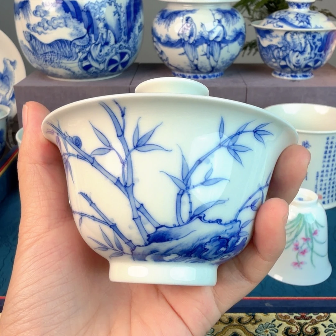 手绘青花花卉盖碗