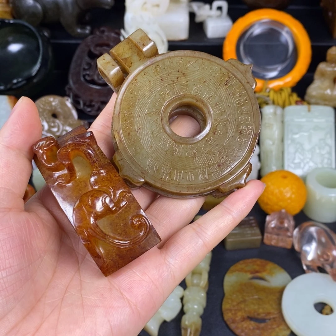 和田玉未镶嵌挂件真*君