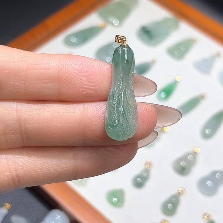 翡翠18K金镶嵌颈饰