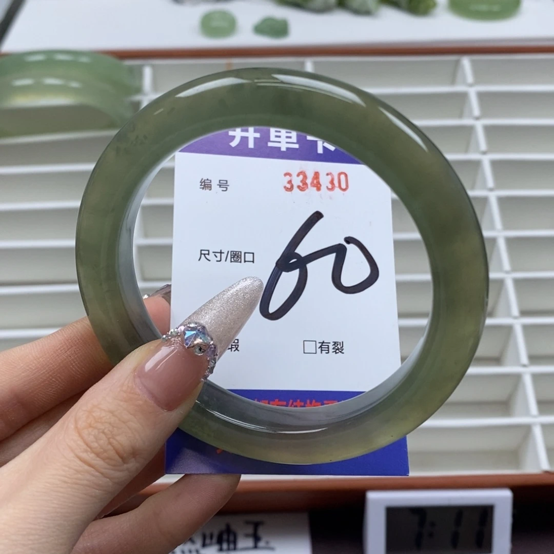 蛇纹石玉手镯未镶嵌