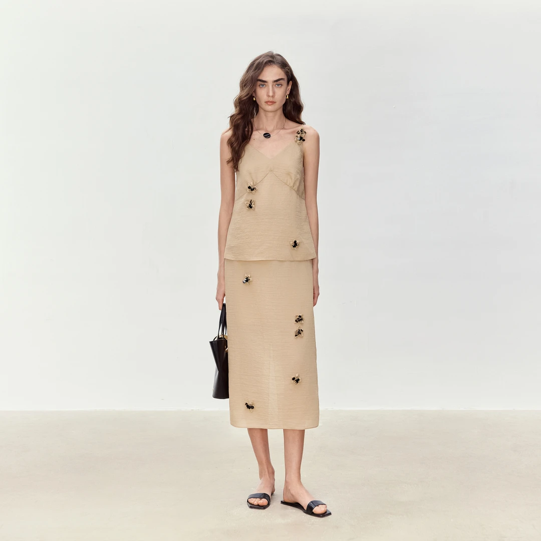 LYNEE 手工花朵珠片V领吊带高腰时尚套装LGD2FSW209/LGD2FSW204