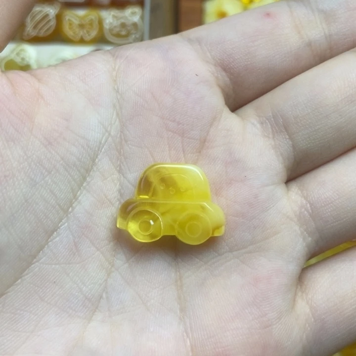 吊坠橄榄核小汽车
