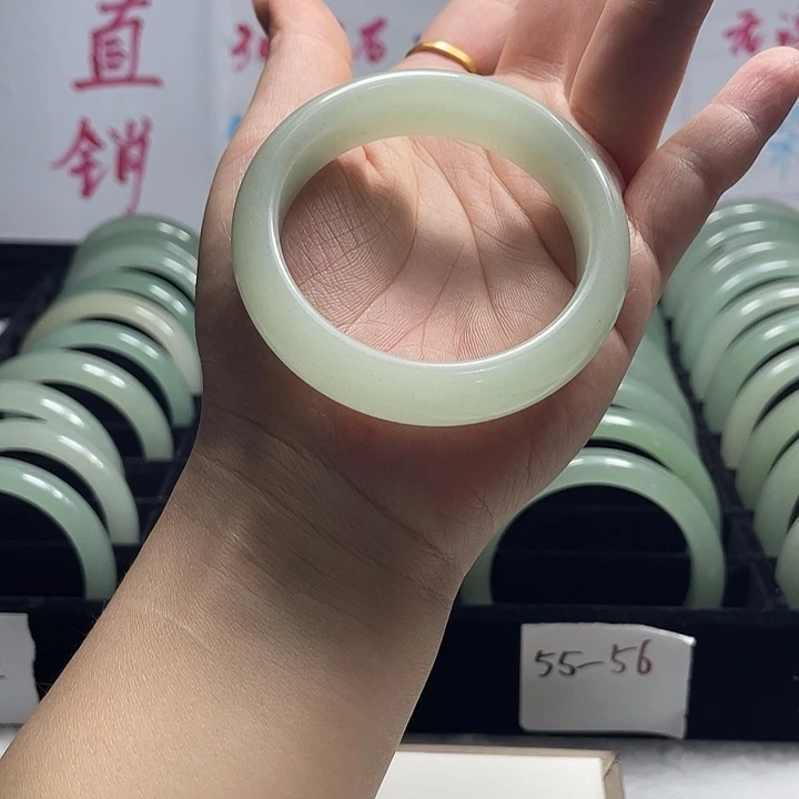 东陵石手镯未镶嵌