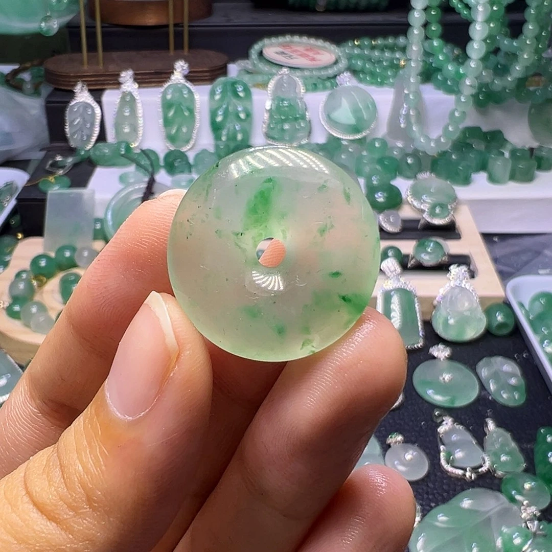 石英质玉（非洲翠）未镶嵌颈饰