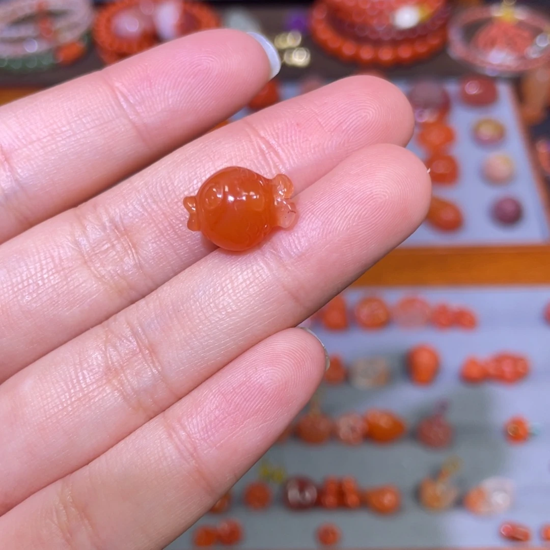 南红玛瑙未镶嵌嘟嘟鱼