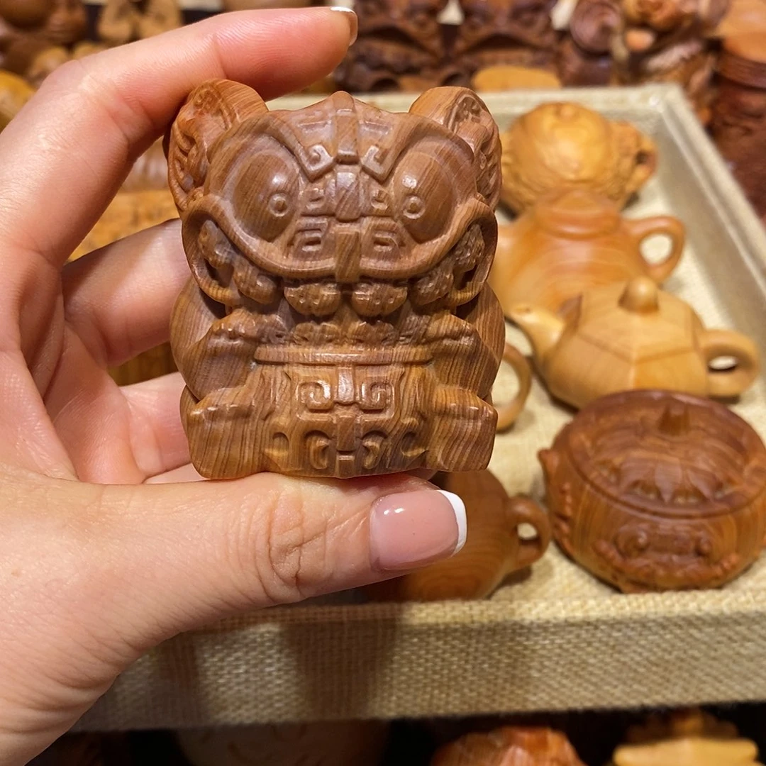 柏木（崖柏）阳*崖柏手把件，饕餮