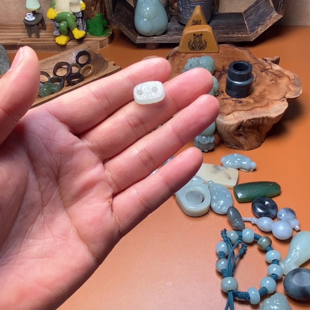 喵***～和田玉未镶嵌颈饰