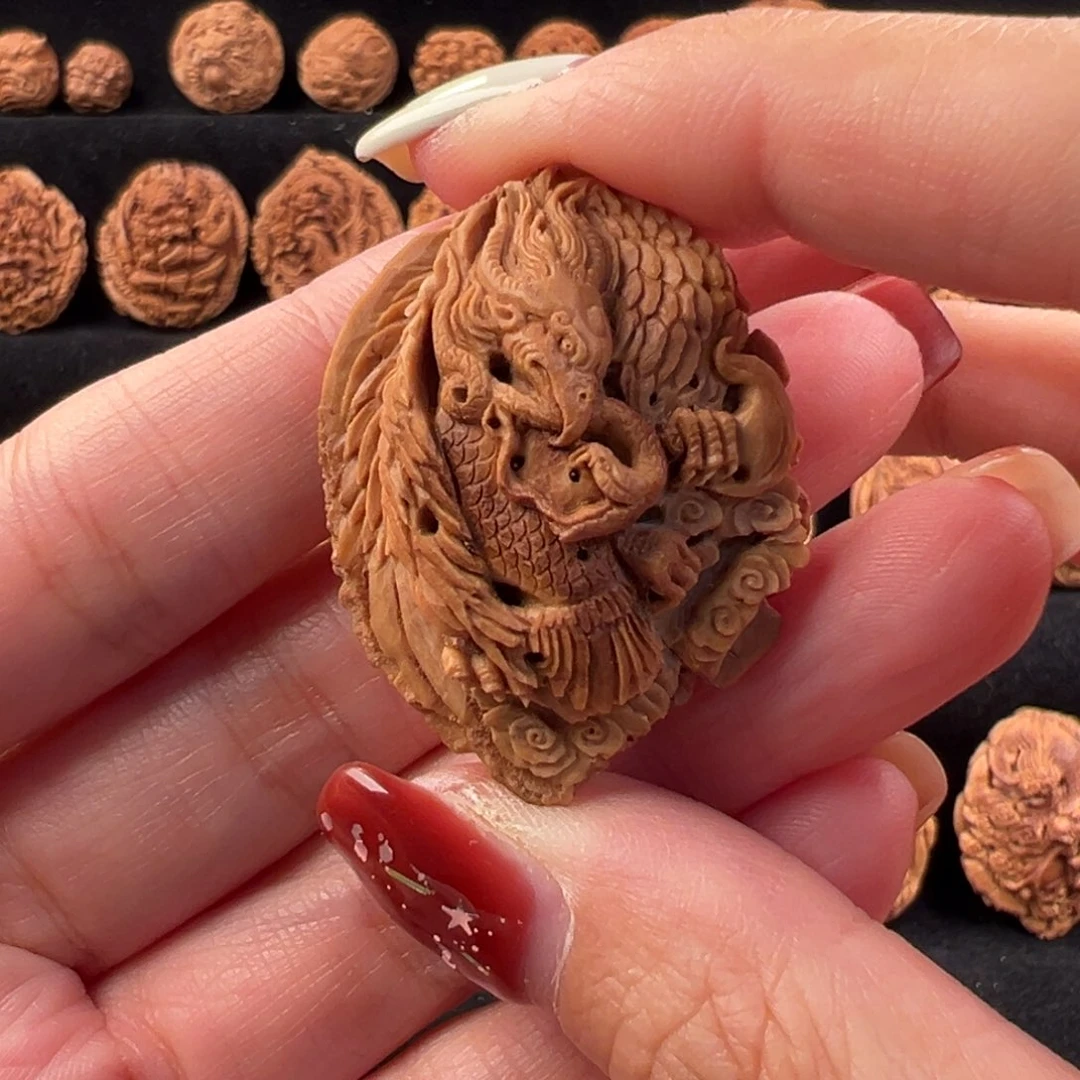 吊坠桃核桃核雕刻金翅大鹏鸟