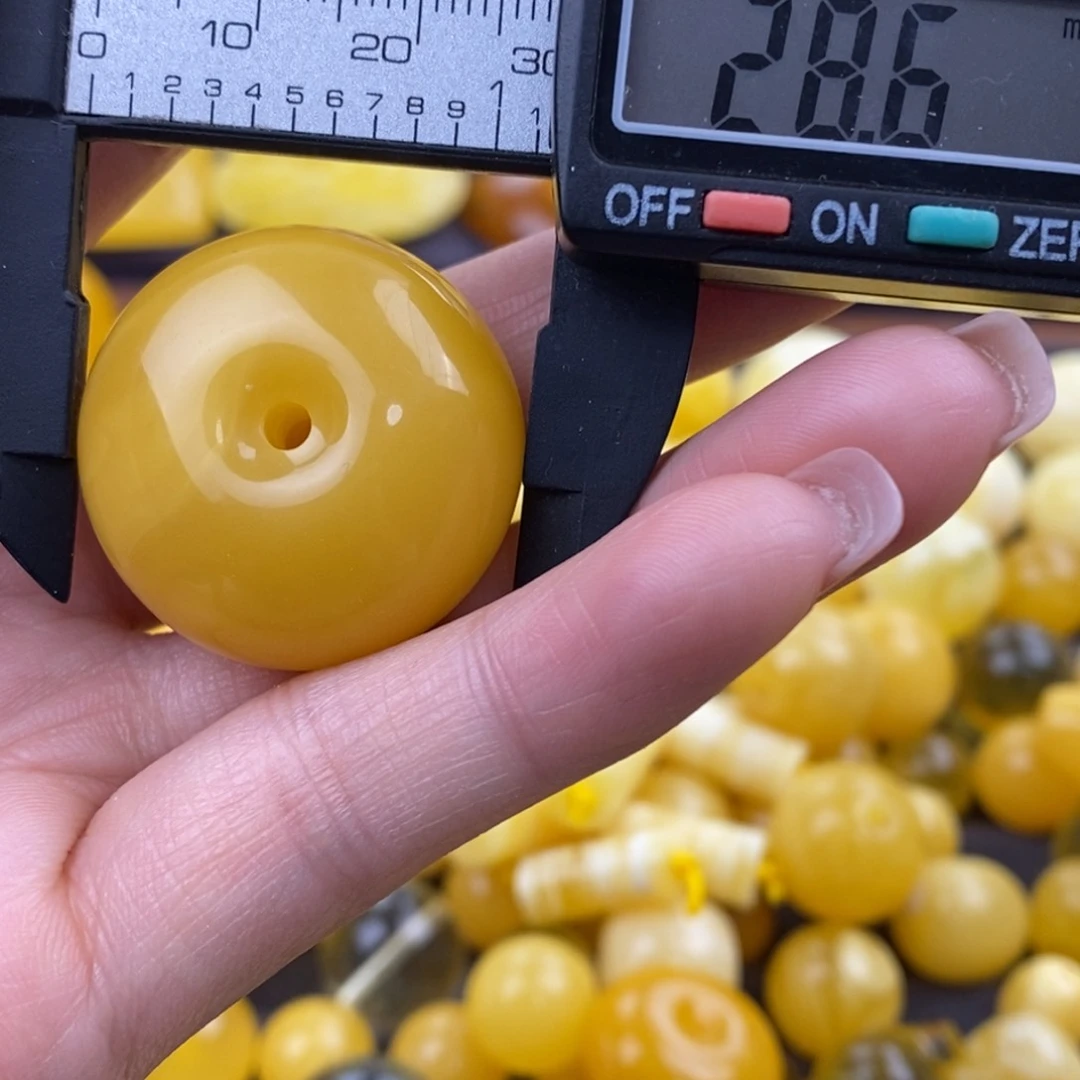 琥珀裸石未镶嵌扣子