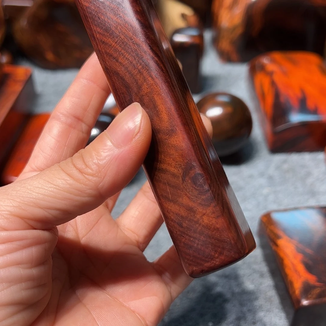 交趾黄檀（大红酸枝）玩**志