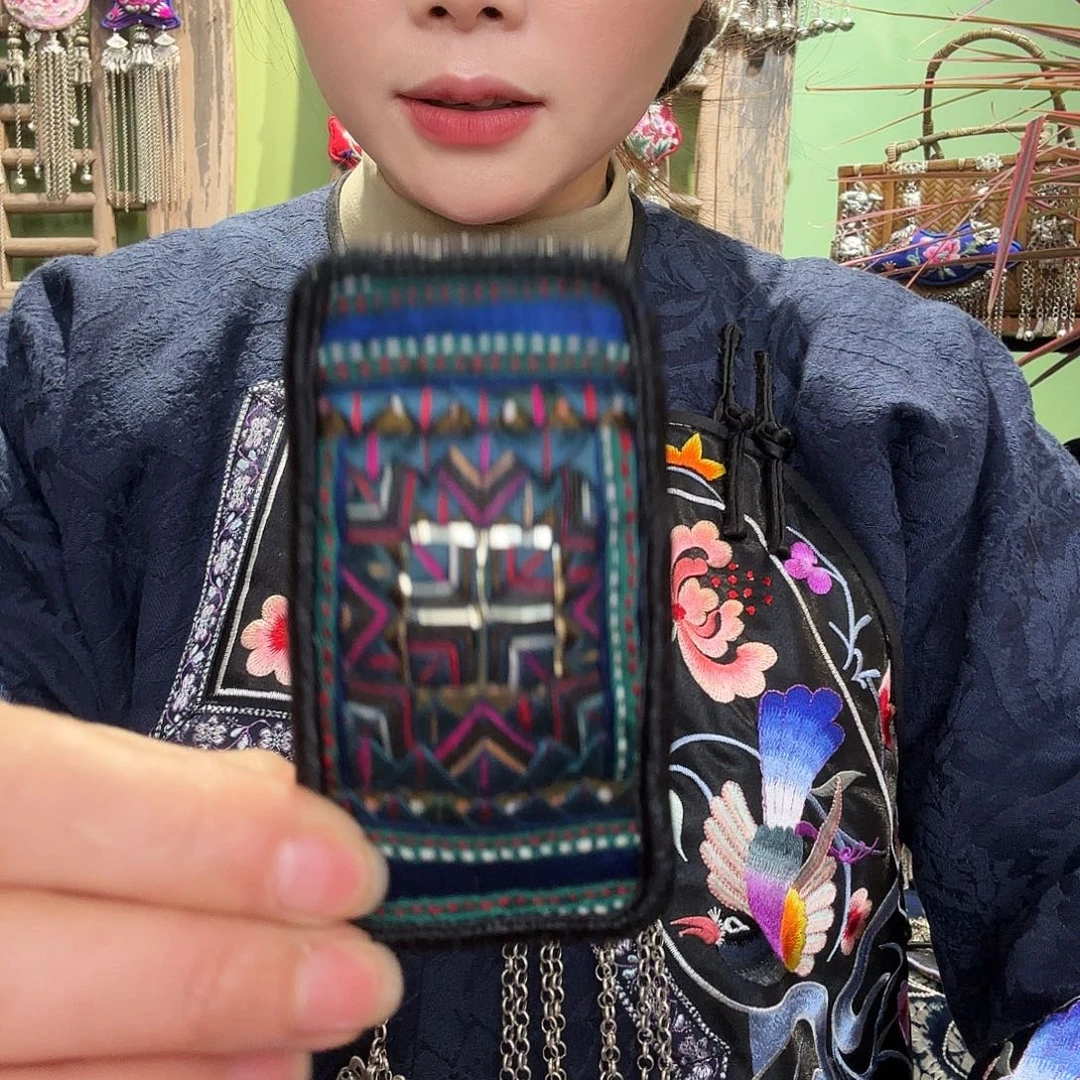 刺绣发夹。