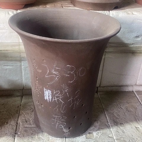 中国宜兴紫砂花盆，