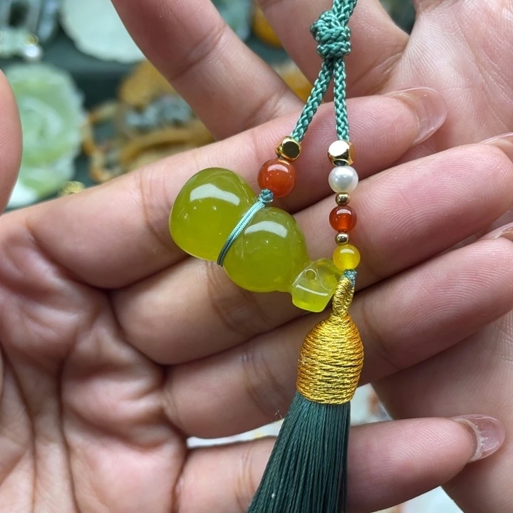 蛇纹石玉未镶嵌吊坠