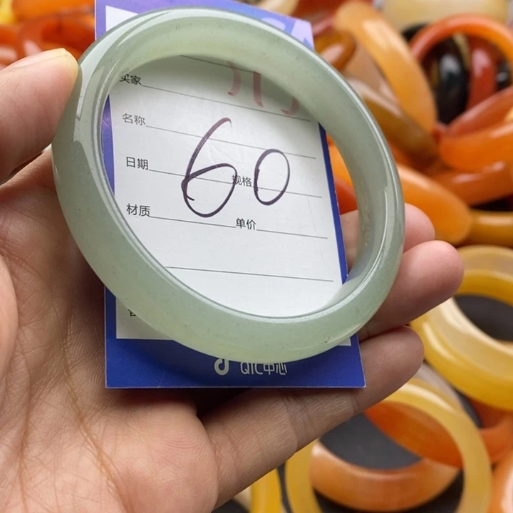 未镶嵌手镯石英质玉