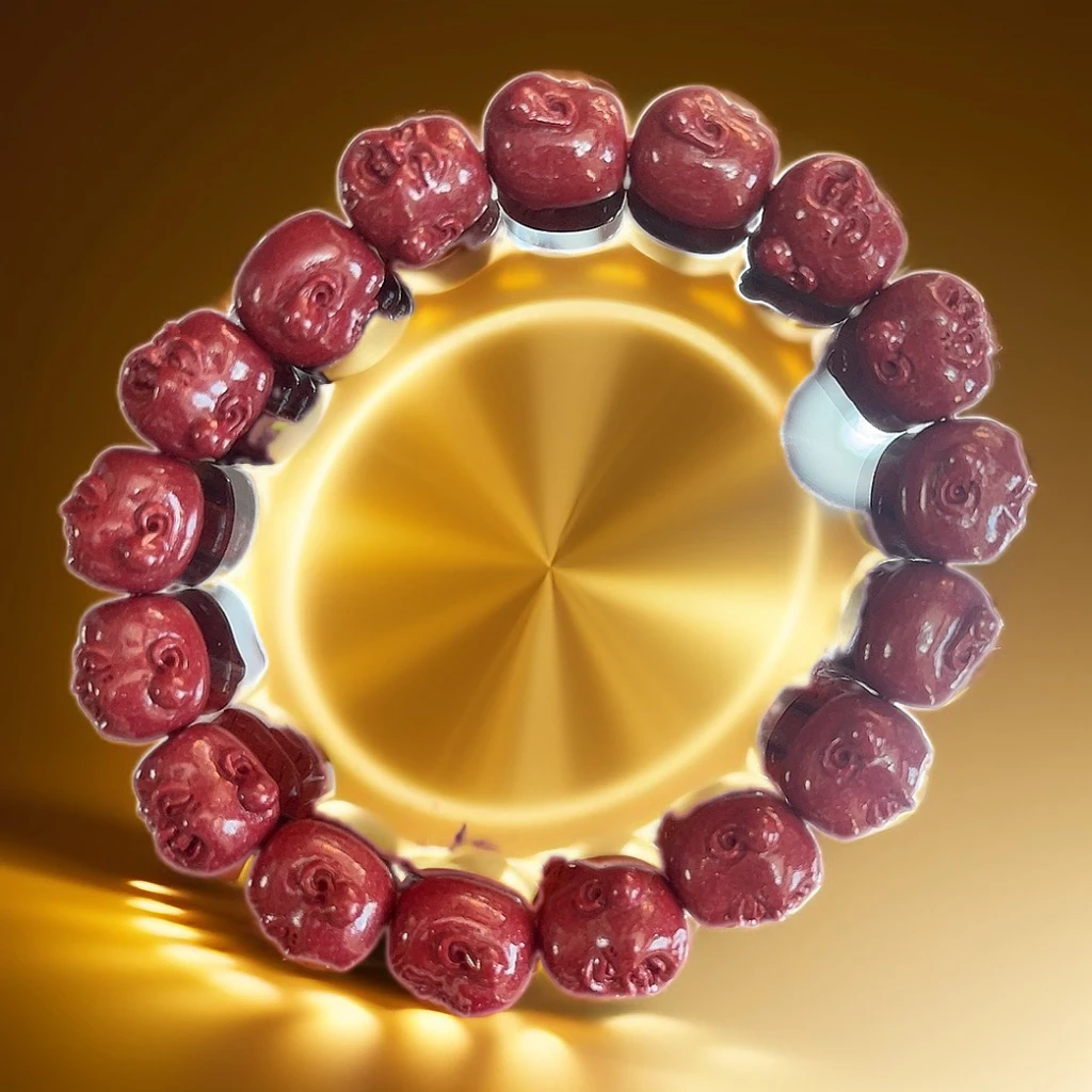 ｛新品上架｝红色笑脸挂饰