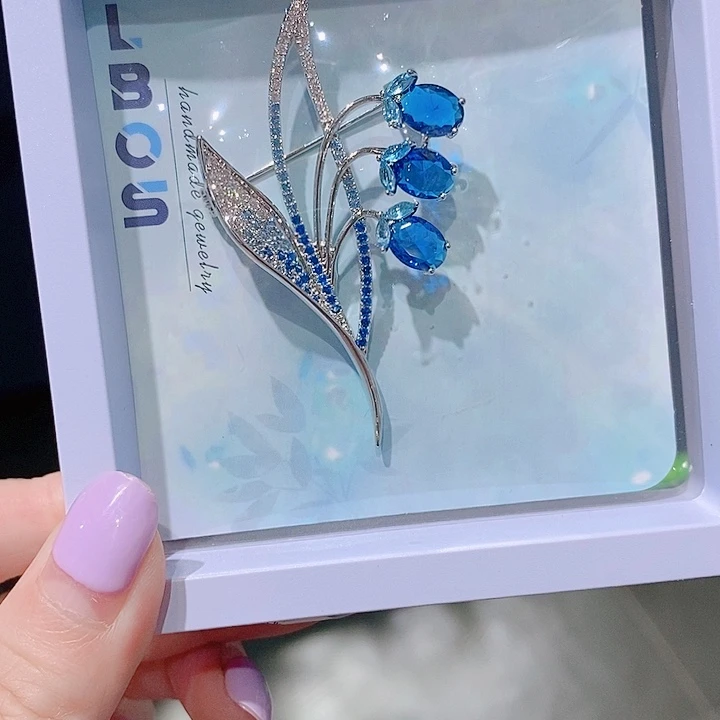 锆石铜合金铃兰花胸针