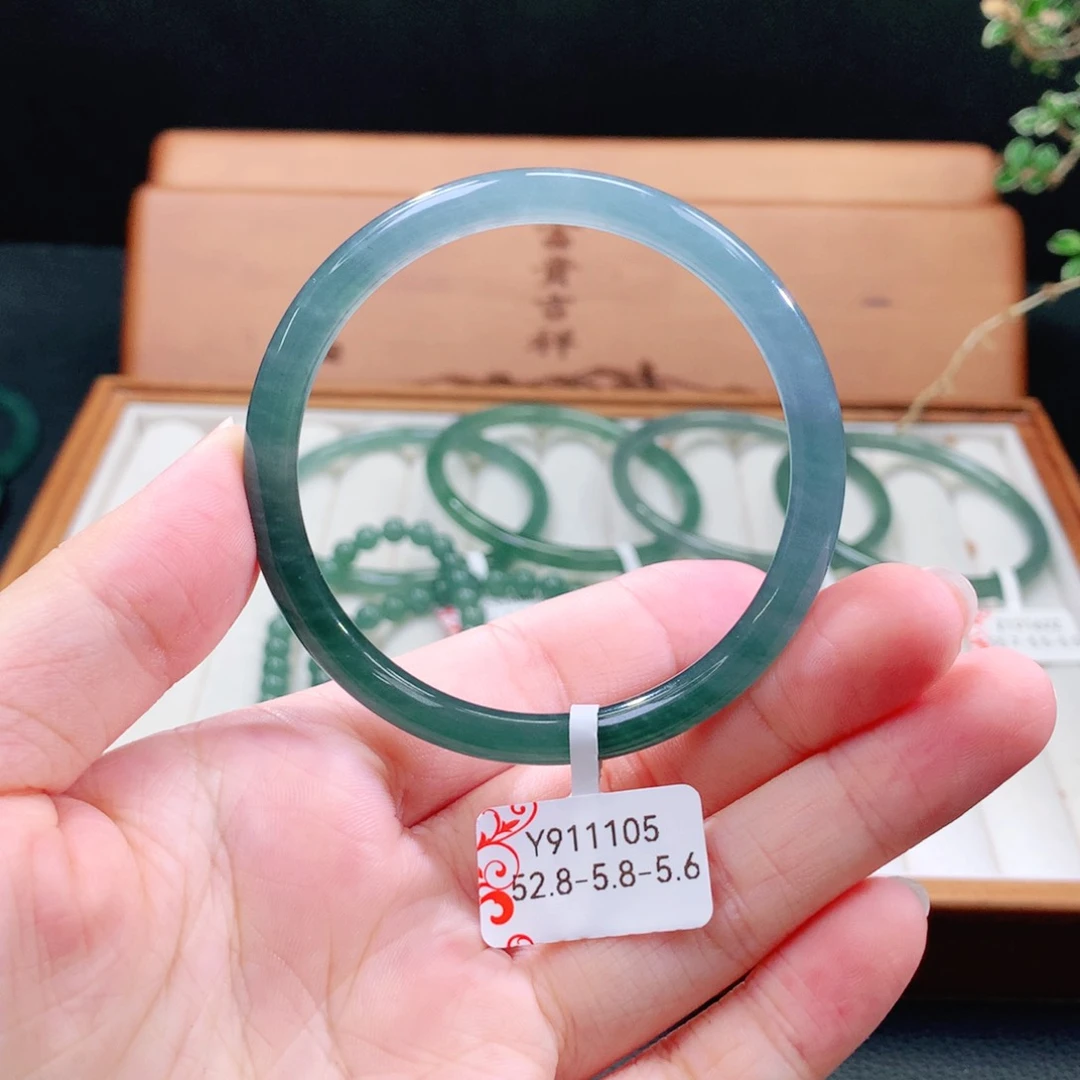 翡翠手镯（圆镯）未镶嵌