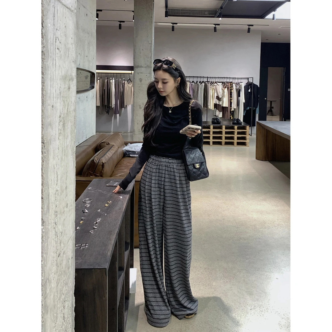 徐琳「松弛满分」港风遛弯松弛感黑灰条纹显瘦针织直筒裤x250314