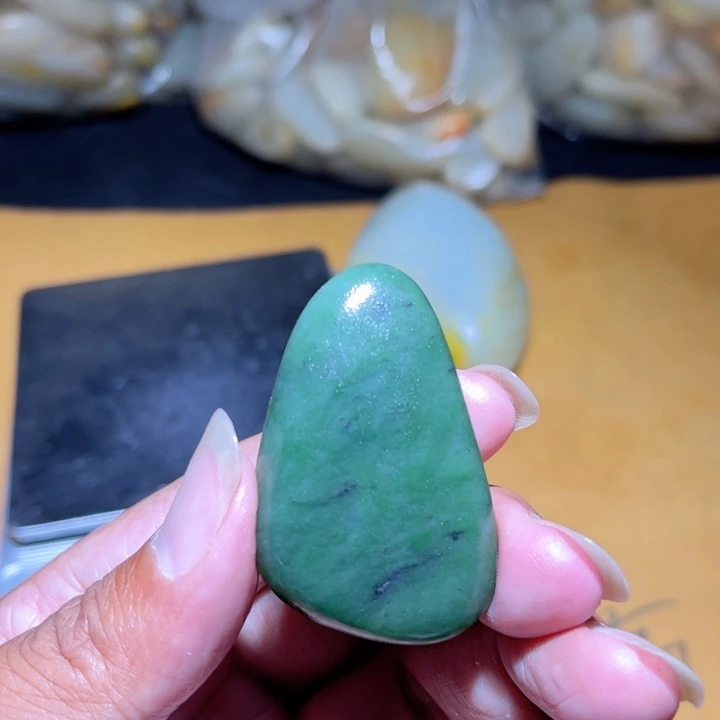 颈饰未镶嵌和田玉（糖玉）