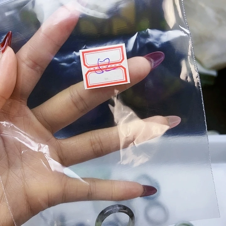 翡翠戒指未镶嵌，