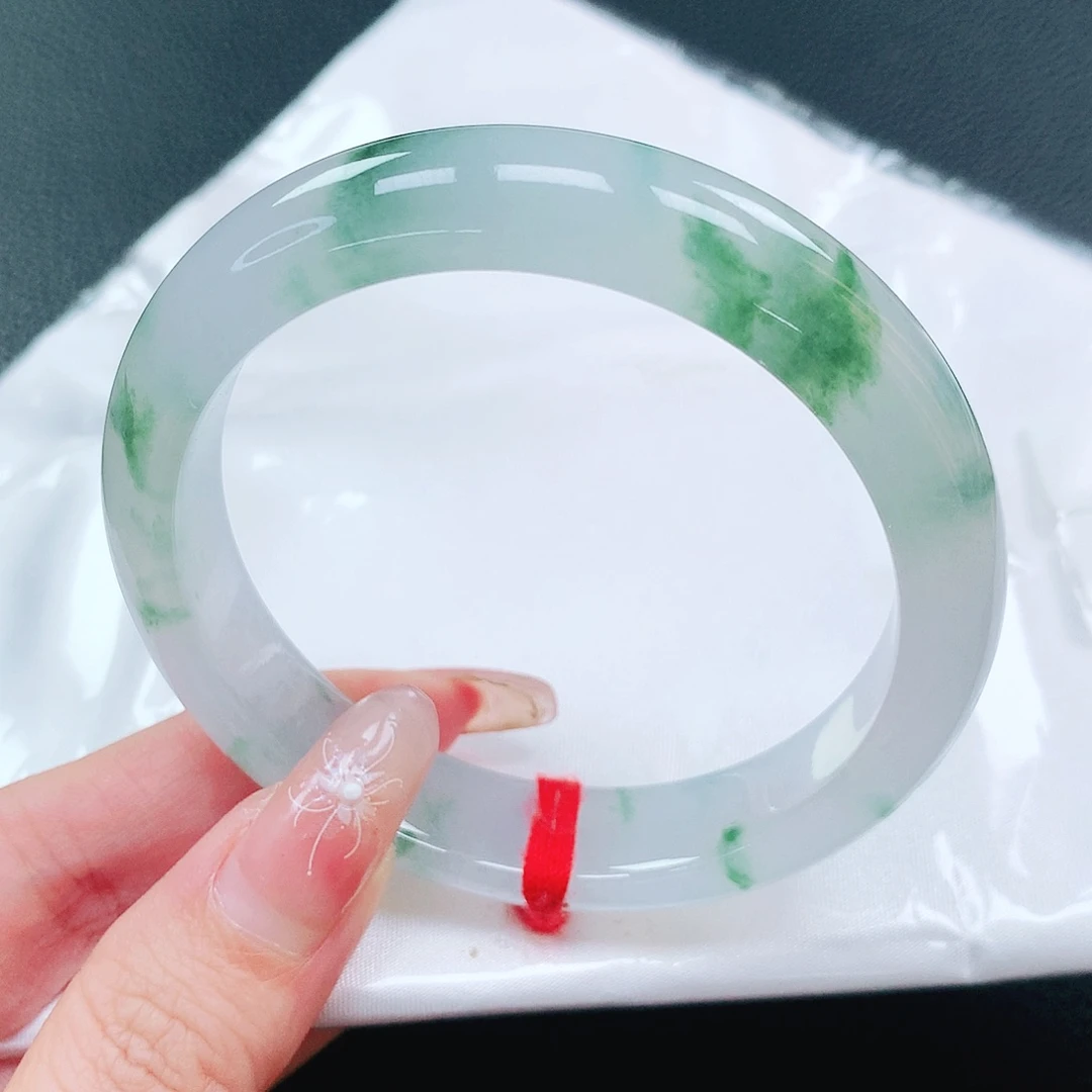 翡翠手镯未镶嵌56圈