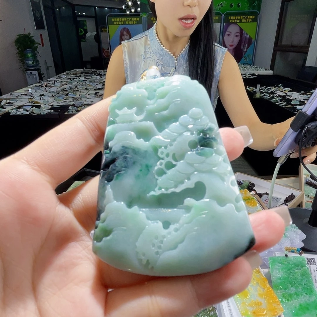 颈饰未镶嵌翡翠一个