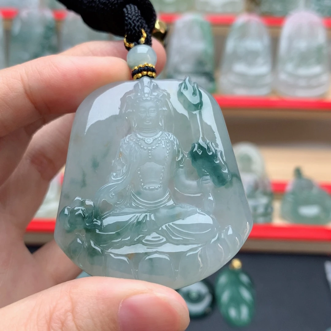 翡翠未镶嵌颈饰虚空