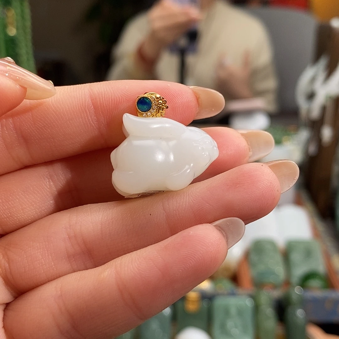 和田玉18K金镶嵌吊坠(赠链)