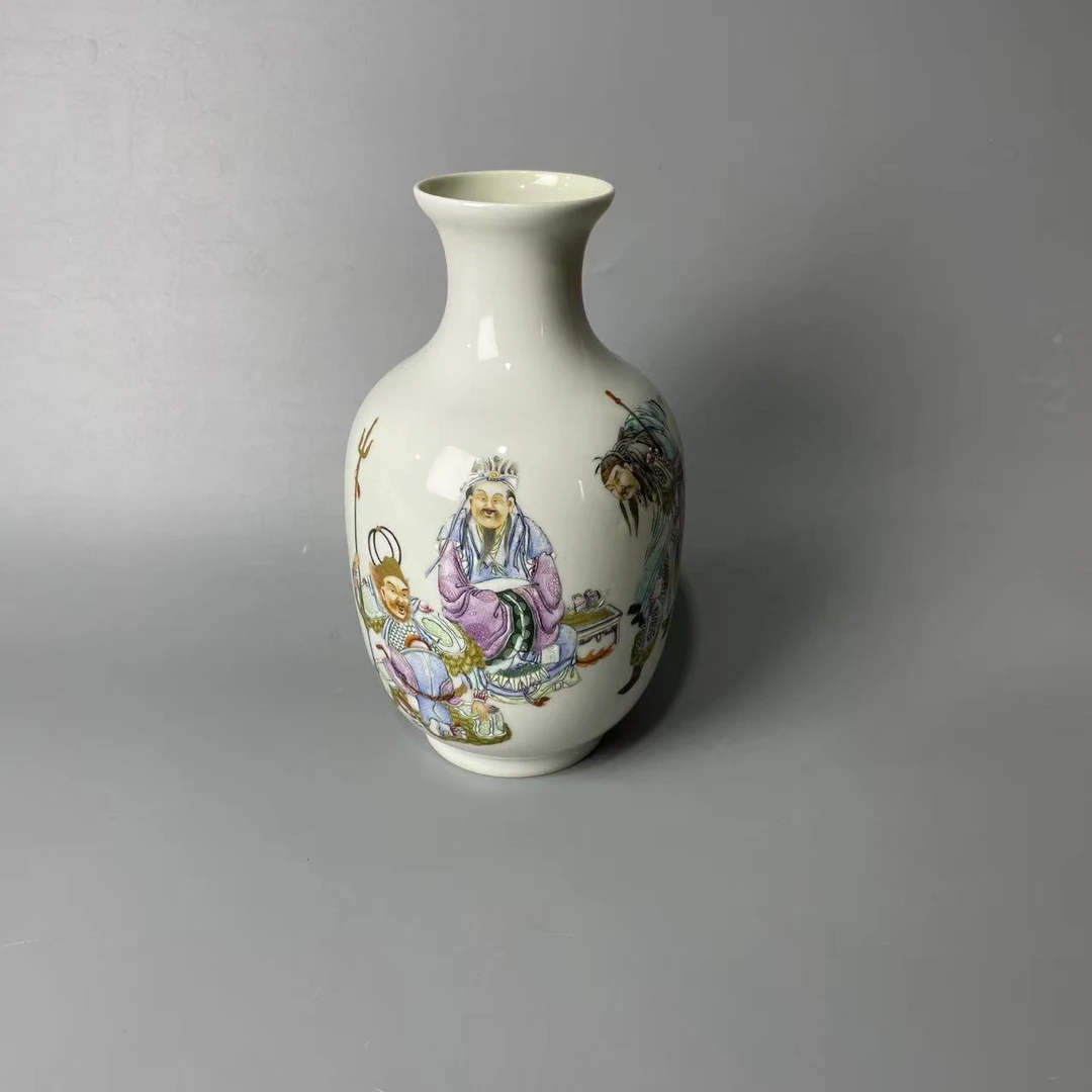 珐琅彩刘关张桃园结义图赏瓶