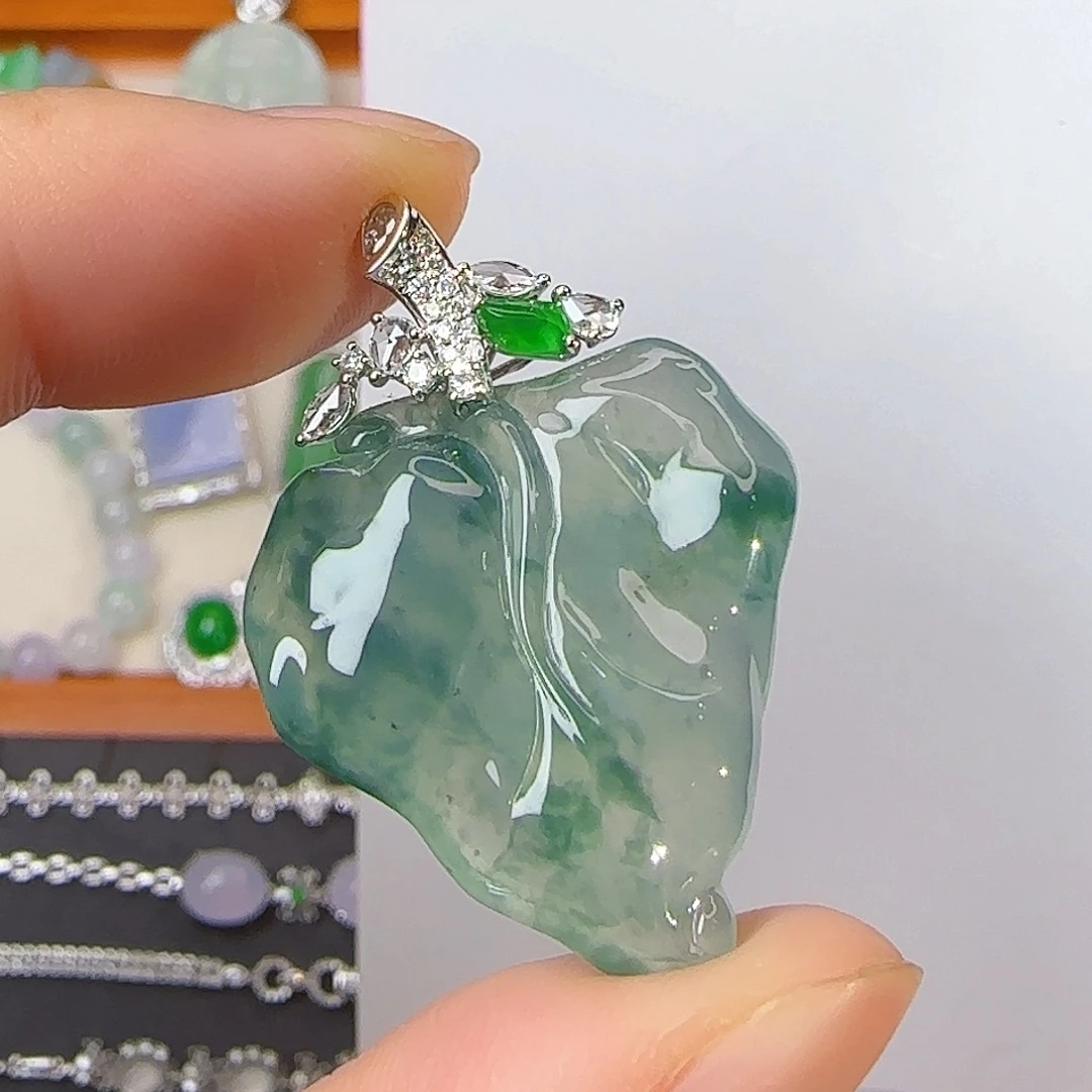 翡翠18K金镶嵌颈饰老坑种飘蓝花随型叶子